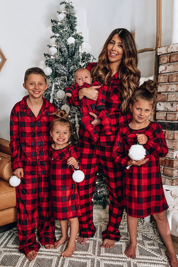 Juego de pijama de 2 piezas a juego de la familia de la familia a cuadros rojos